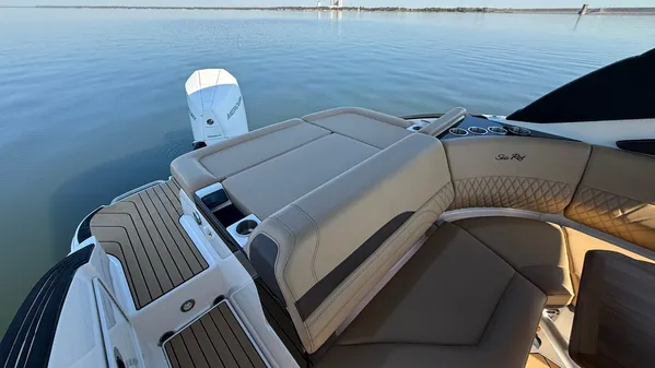 Sea Ray SLX 260 Outboard image