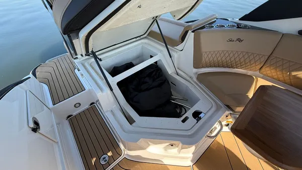 Sea Ray SLX 260 Outboard image