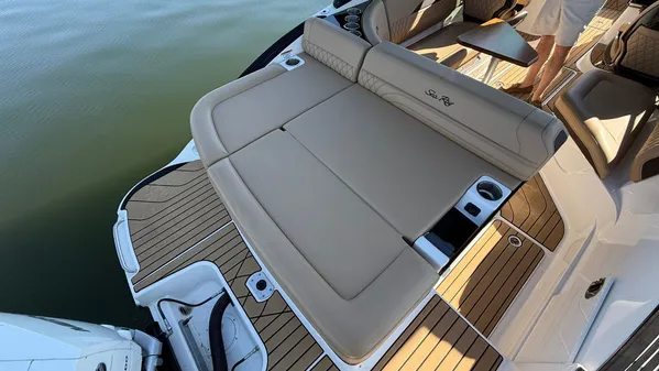 Sea Ray SLX 260 Outboard image