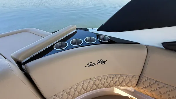 Sea Ray SLX 260 Outboard image