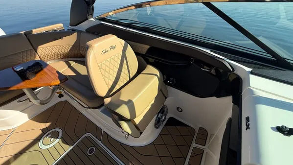 Sea Ray SLX 260 Outboard image