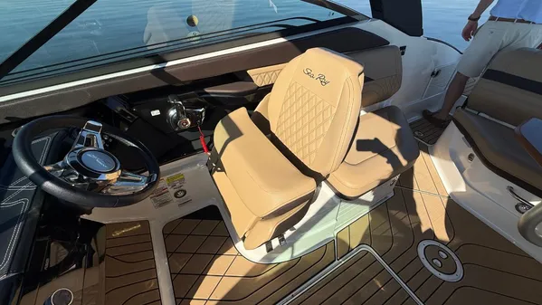 Sea Ray SLX 260 Outboard image