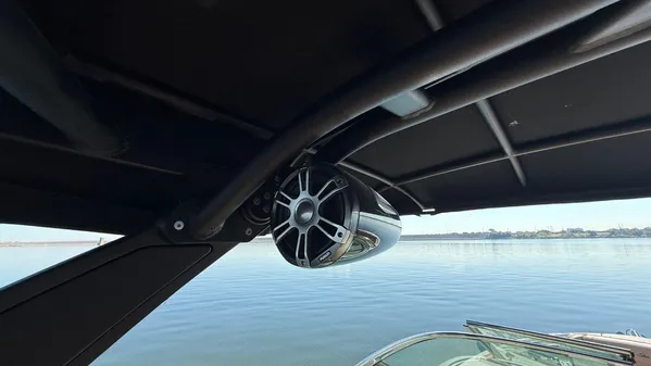 Sea Ray SLX 260 Outboard image