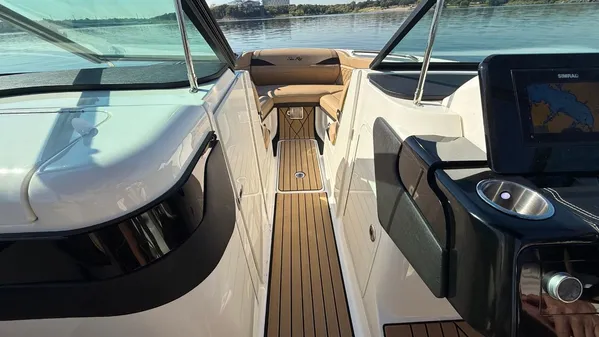 Sea Ray SLX 260 Outboard image