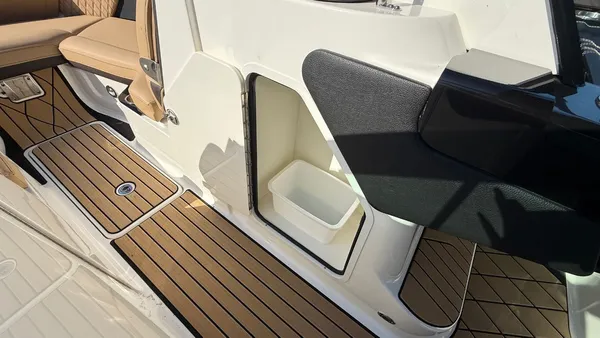 Sea Ray SLX 260 Outboard image