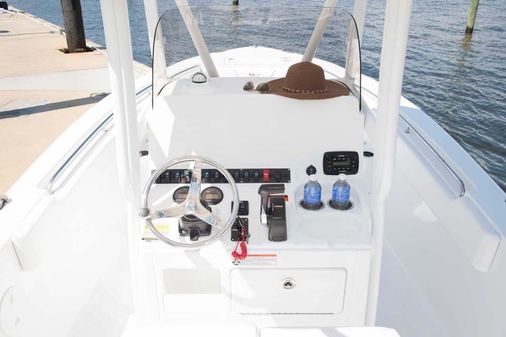 Sea Hunt Ultra 225 image