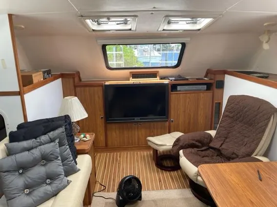 Endeavour Trawler Cat 38 image