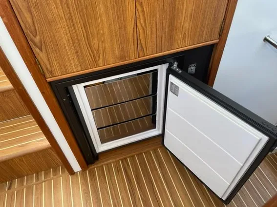 Endeavour Trawler Cat 38 image