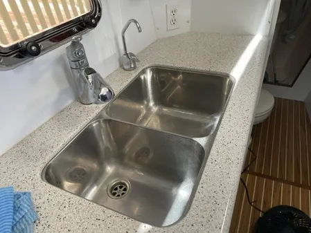 Endeavour Trawler Cat 38 image