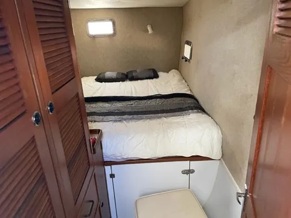 Endeavour Trawler Cat 38 image