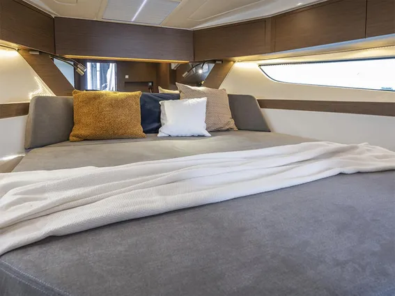 Beneteau ANTARES-11-FLY image