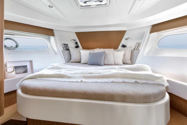 Beneteau SWIFT-TRAWLER-35 image