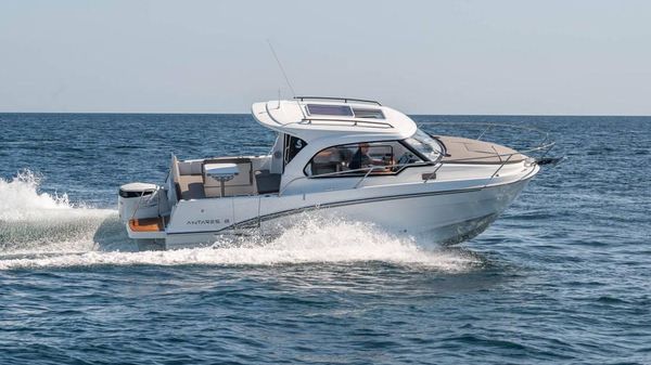 Beneteau Antares 8