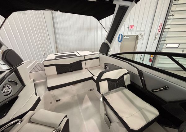 Monterey 238SS-LUXURY-BOWRIDER image