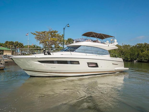 2015 Prestige 550 Flybridge 2015 Prestige 550 Flybridge