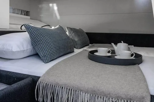 Azimut VERVE-42 image