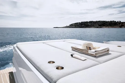 Azimut ATLANTIS-51 image