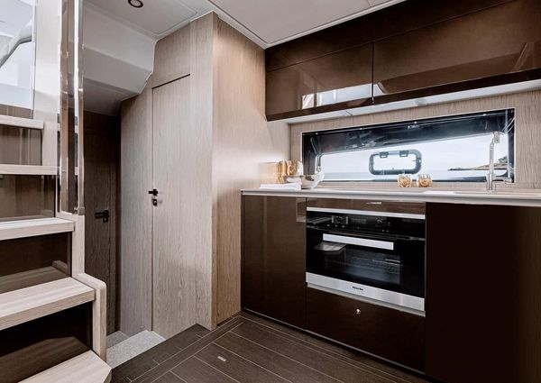 Azimut ATLANTIS-51 image