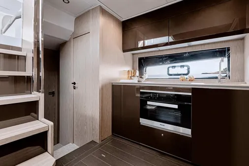 Azimut ATLANTIS-51 image