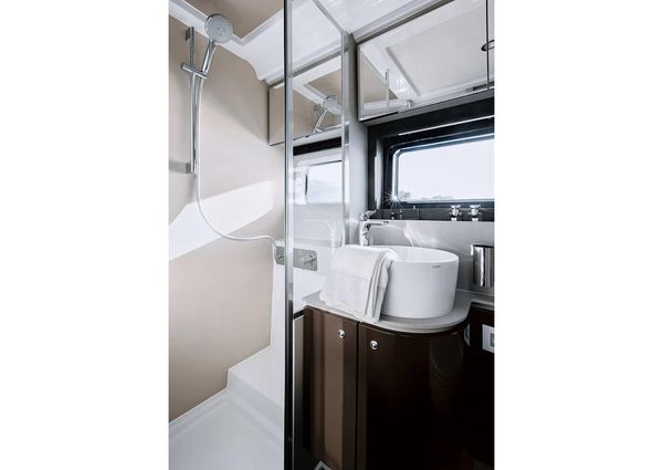 Azimut ATLANTIS-51 image