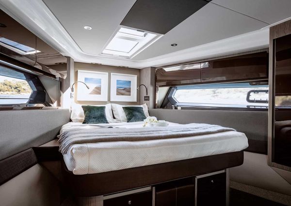 Azimut ATLANTIS-51 image