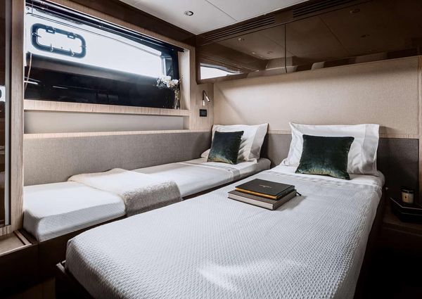 Azimut ATLANTIS-51 image