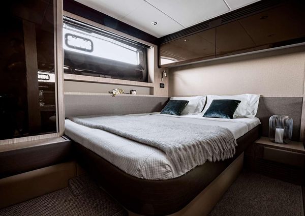 Azimut ATLANTIS-51 image