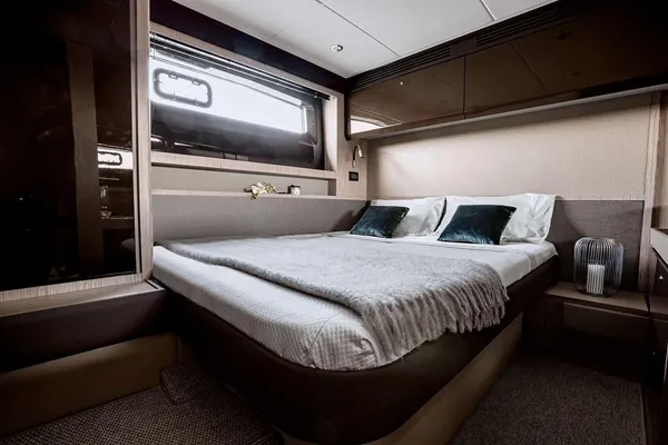 Azimut ATLANTIS-51 image