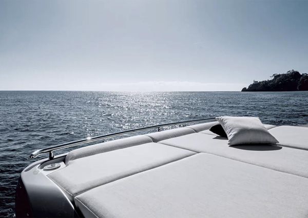 Azimut S8 image