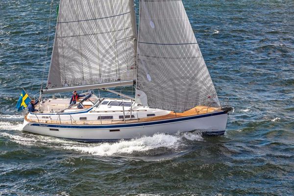 Hallberg-Rassy 412 - main image