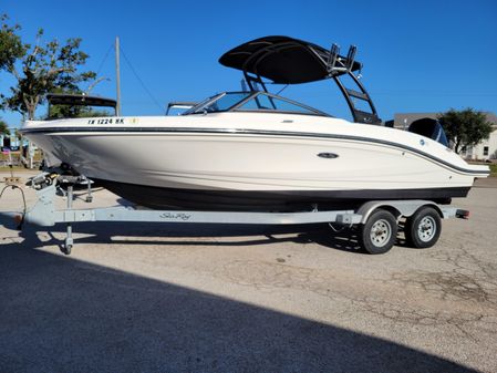 Sea Ray 210 SPX image
