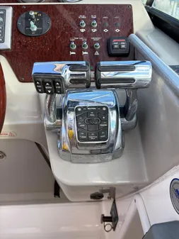 Sea Ray 370 Venture image