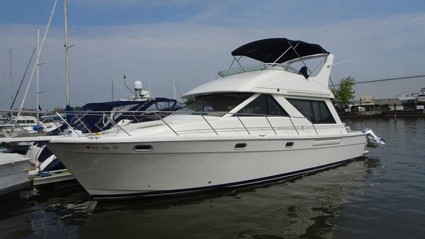 Bayliner 3988MY image