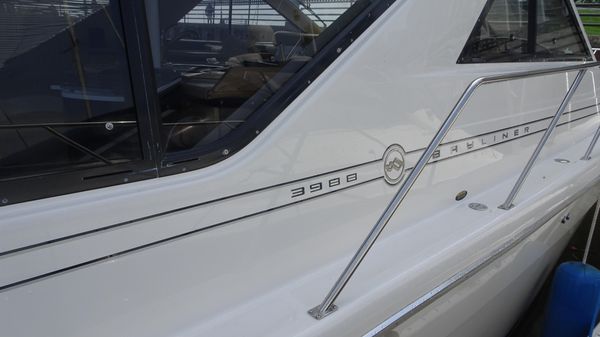 Bayliner 3988MY image