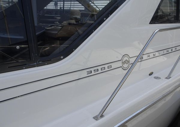 Bayliner 3988MY image