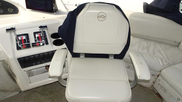 Bayliner 3988MY image