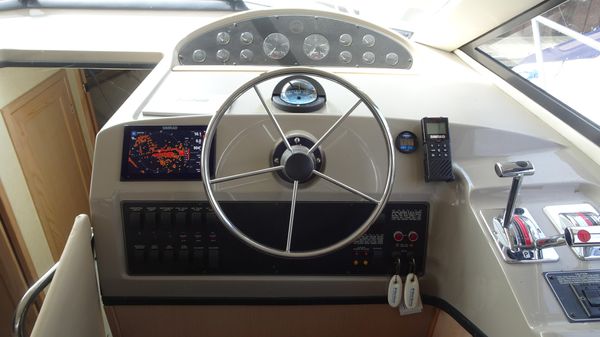 Bayliner 3988MY image