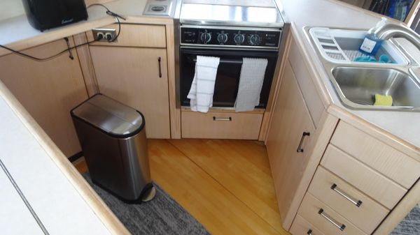 Bayliner 3988MY image