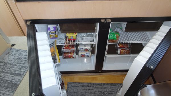 Bayliner 3988MY image