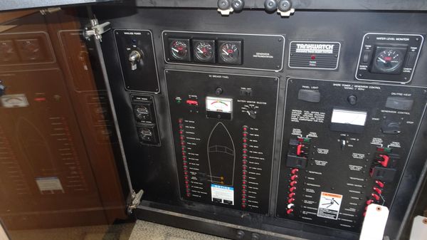 Bayliner 3988MY image