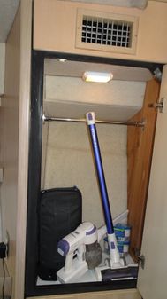 Bayliner 3988MY image