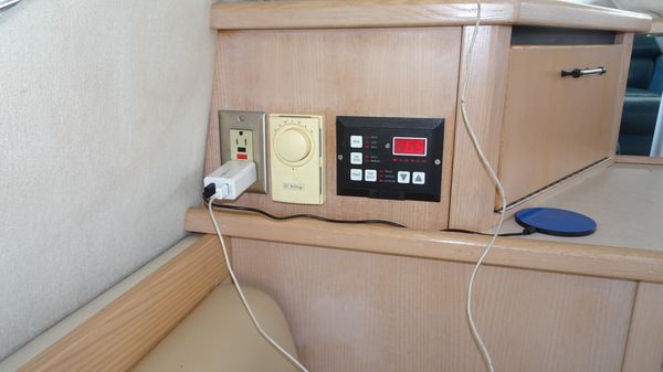 Bayliner 3988MY image