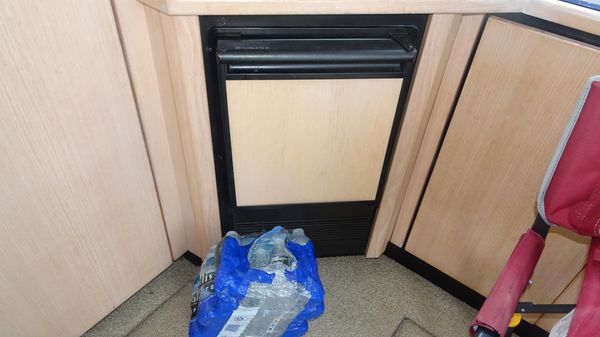 Bayliner 3988MY image