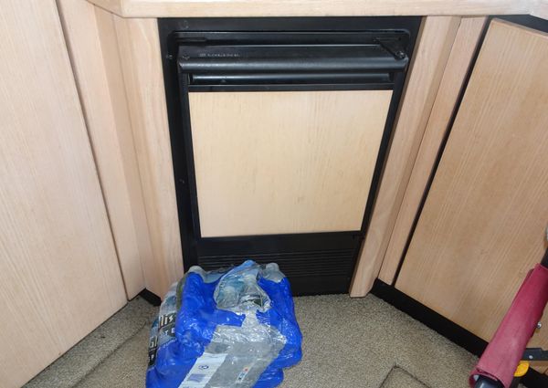 Bayliner 3988MY image