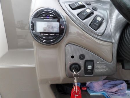 Rinker 246 Captiva Cuddy image