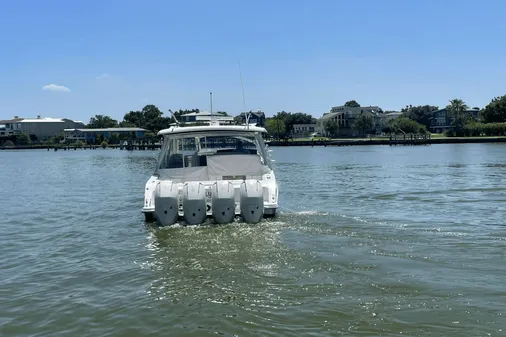 Boston Whaler 380 Realm image