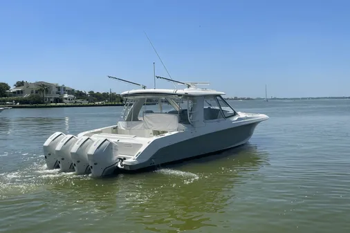 Boston Whaler 380 Realm image