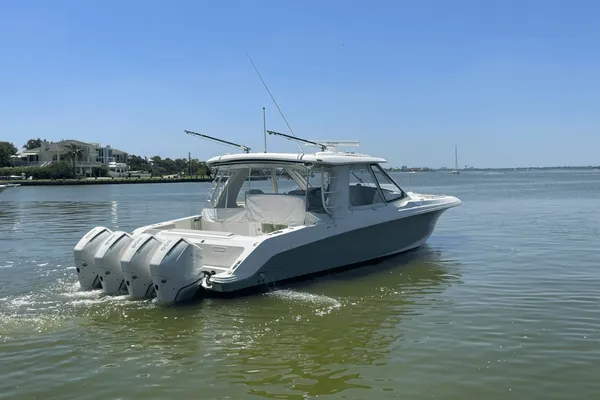 Boston Whaler 380 Realm image