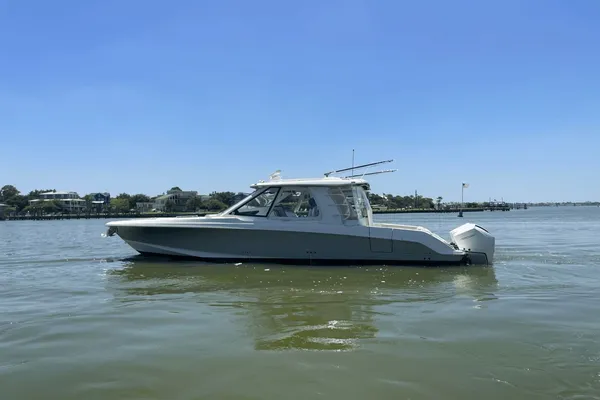 Boston Whaler 380 Realm image