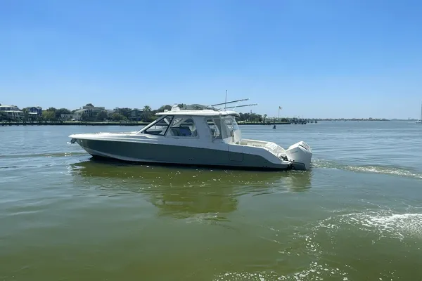 Boston Whaler 380 Realm image